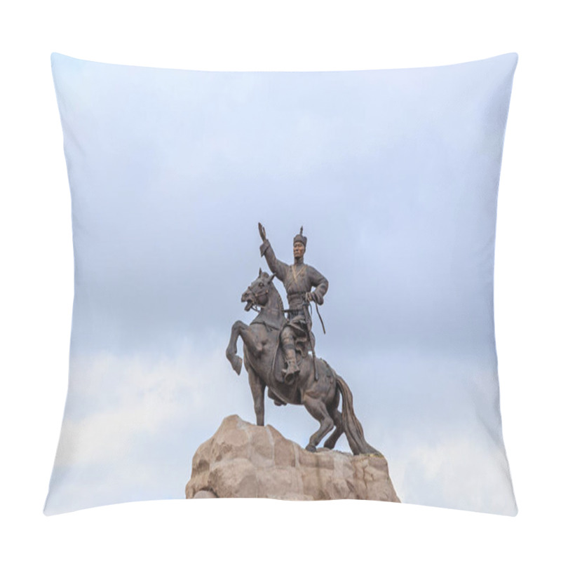 Personality  Mongolia, Ulaanbaatar - August 08, 2018: Monument Of Sukhbaatar. The Monument Was Opened On July 8, 1946 On The Occasion Of The 25th Anniversary Of The People's Revolution. Pillow Covers