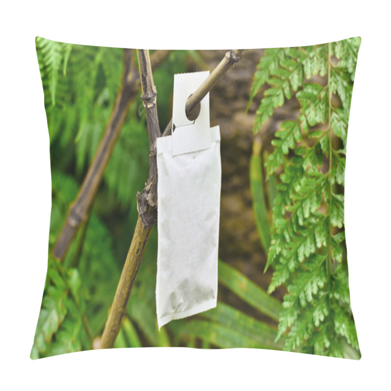 Personality  Sachet With Beneficial Predatory Mites Used For Pest Control Attached To Plant Pillow Covers