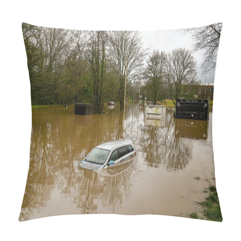 Personality  NANTGARW, NEAR CARDIFF, WALES - FEBRUARY 2020: Car Submerged In Storm Water After The River Taff Burst Its Banks Near Cardiff. Pillow Covers