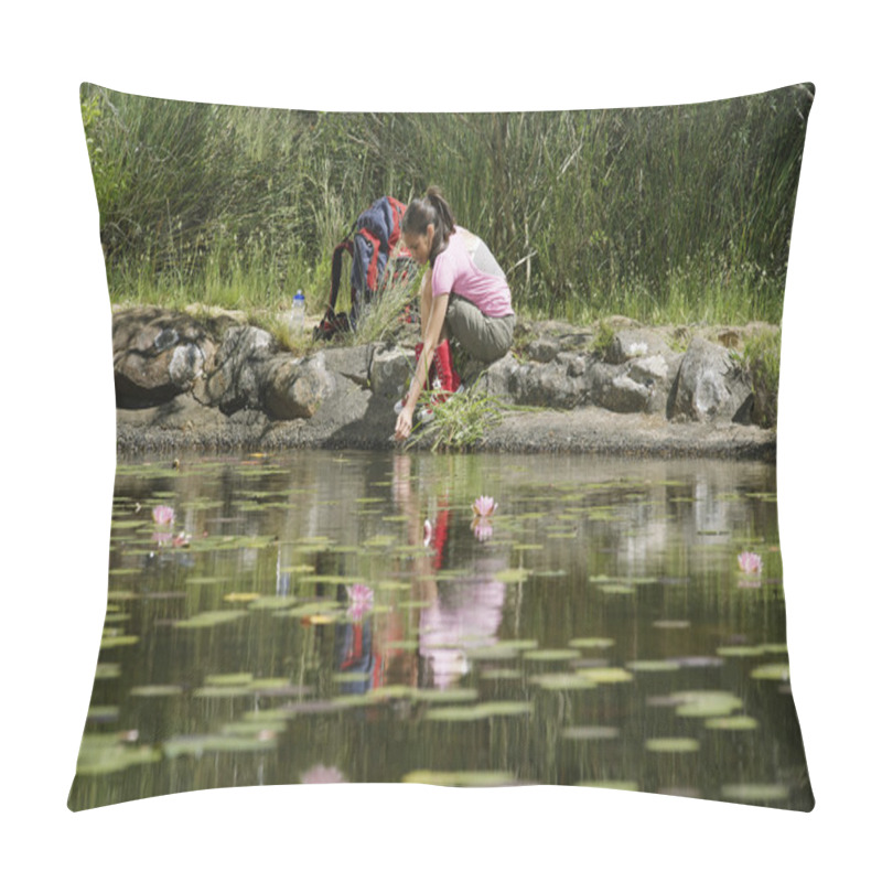 Personality  Hiker Girl Squatting By Lake Pillow Covers