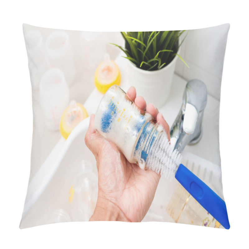 Personality  Washing Baby Bottles And Nipples With Soft Bottle Brush And Dishwashing Liquid Pillow Covers