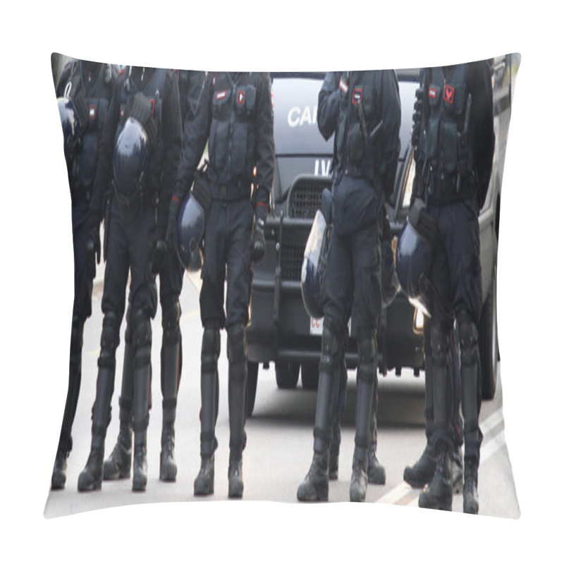 Personality  Cops In The Middle Of The Road Pillow Covers