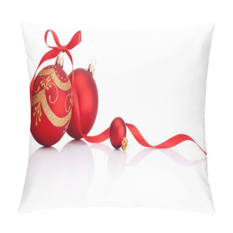 Personality  Red Christmas Decoration Balls With Ribbon Bow Isolated On White Pillow Covers