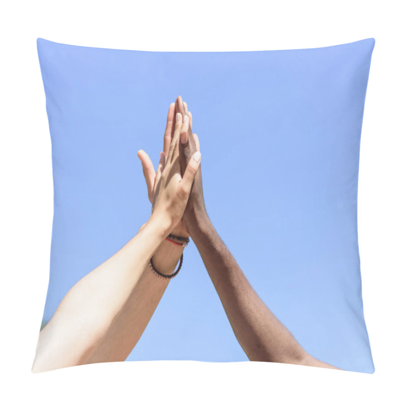 Personality  Friends Giving High Five Pillow Covers