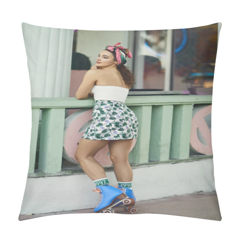 Personality  A Young Woman In Sunglasses And Stylish Attire Poses While Wearing Roller Skates In Miami. Pillow Covers