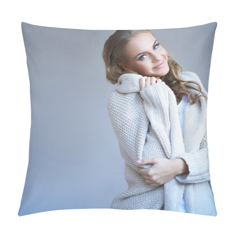 Personality  Beautiful Woman In Winter Fashion Pillow Covers