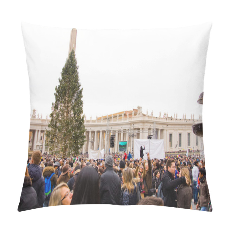 Personality  Waiting For The Pope To Recite The Weekly Angelus Prayer Pillow Covers