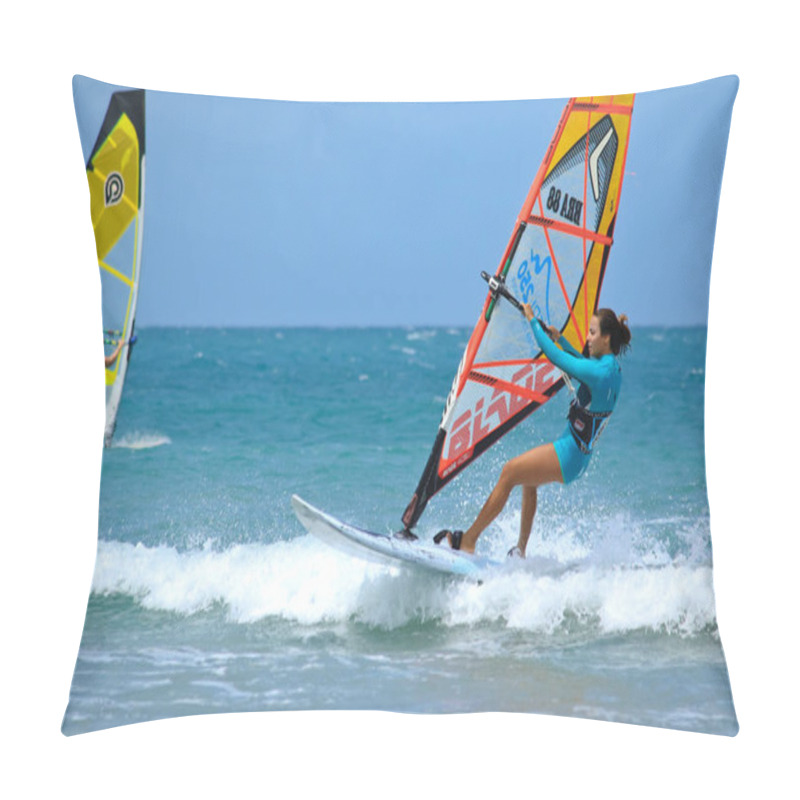 Personality  Extrim Femail Windsurfing In Jericoacoara Pillow Covers