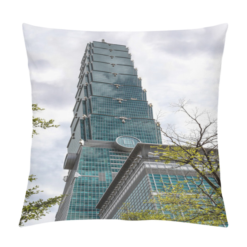 Personality  Taipei 101 Stands Tall In Taiwan Pillow Covers