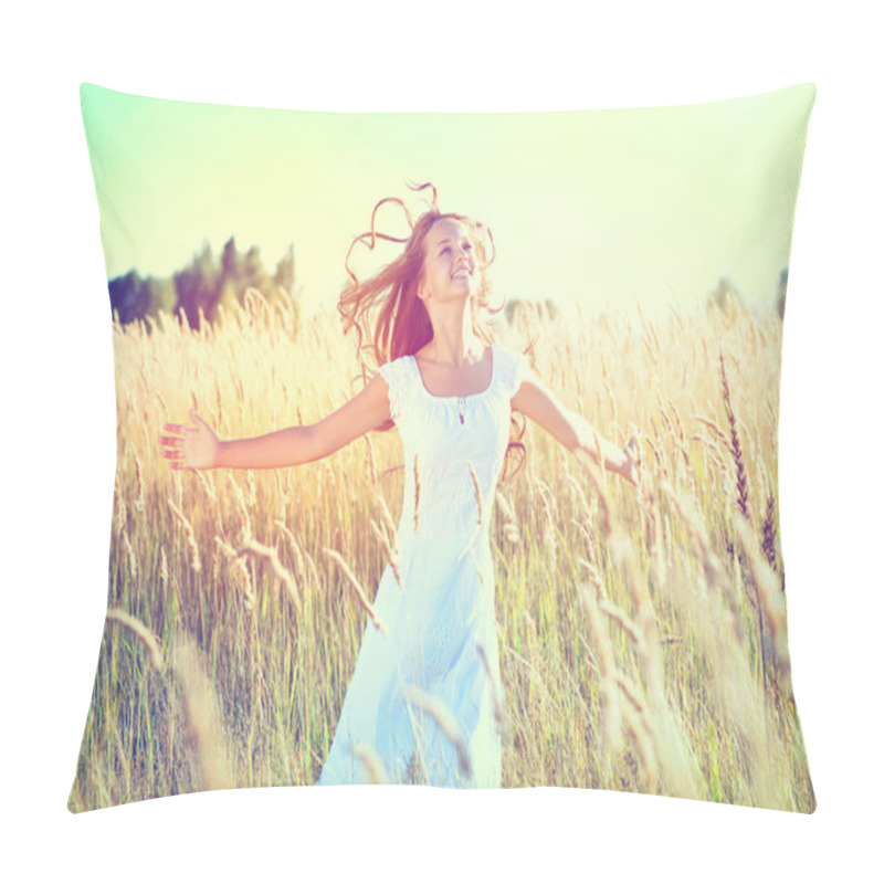 Personality  Beautiful Teenage Girl Outdoors Enjoying Nature Pillow Covers