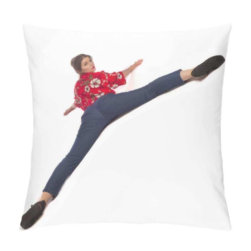 Personality  The Girl In Jeans And A Hawaiian Shirt Pillow Covers