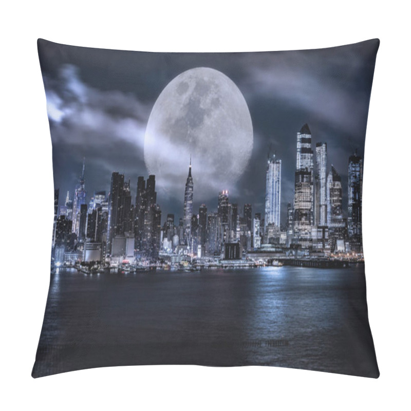 Personality  Manhattan Skyline At Dusk Pillow Covers