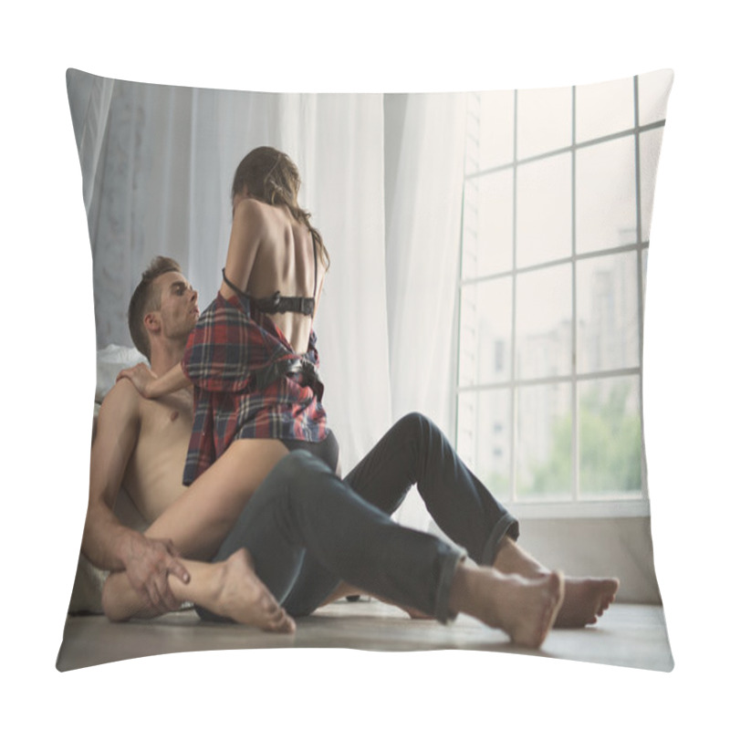 Personality  Passionate Couple Kissing Pillow Covers