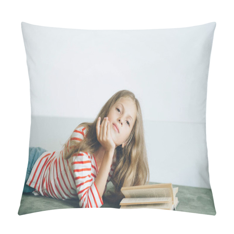 Personality  Beautiful Little Girl Lying On Sofa Reading Book Pillow Covers