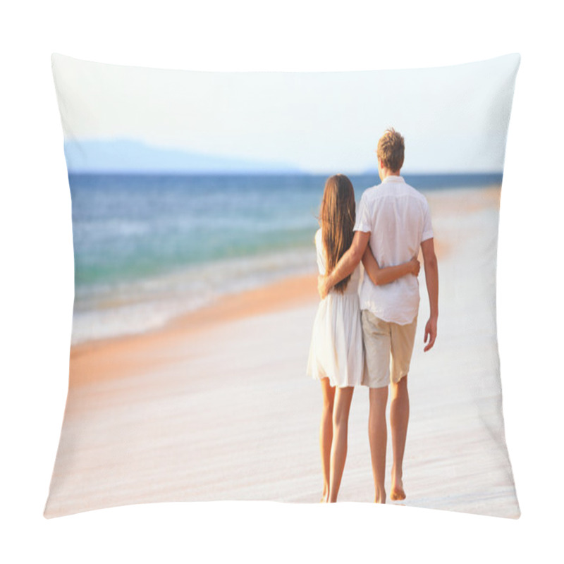 Personality  Couple Walking On Honeymoon Vacation Pillow Covers