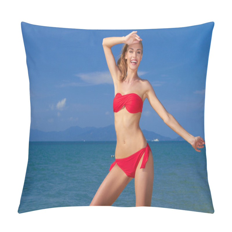 Personality  Laughing Woman On Summer Vacation Pillow Covers