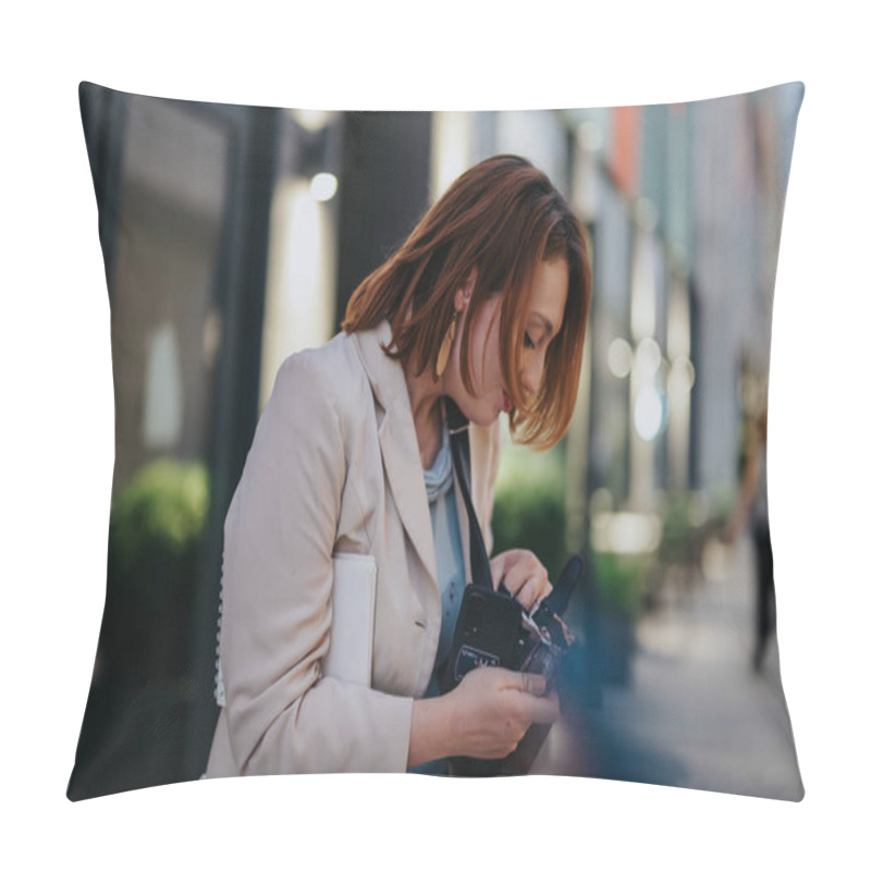 Personality  A Professional Woman Examines A Camera On A Busy City Street, Dressed In A Smart Blazer, Highlighting Urban Lifestyle And Modern Technology. Pillow Covers