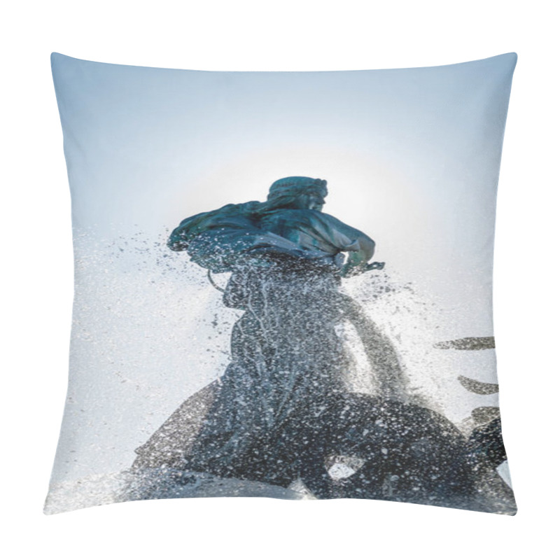 Personality  Fountain Pillow Covers