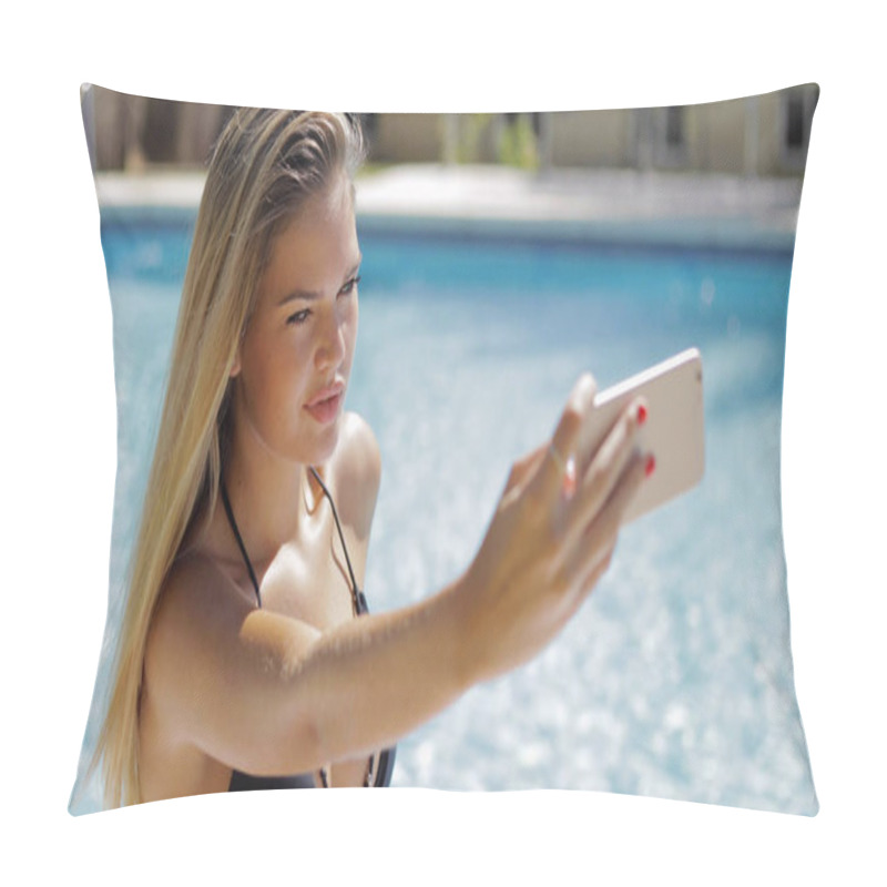 Personality  Confident Model Taking Selfie In Pool Pillow Covers