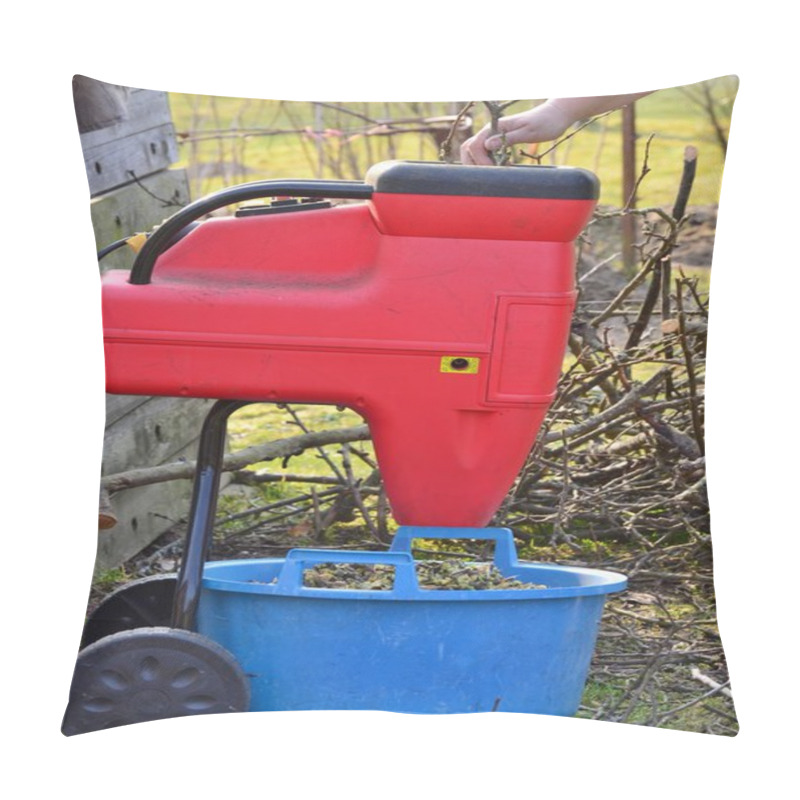 Personality  Shredding Branches And Garden Waste Pillow Covers