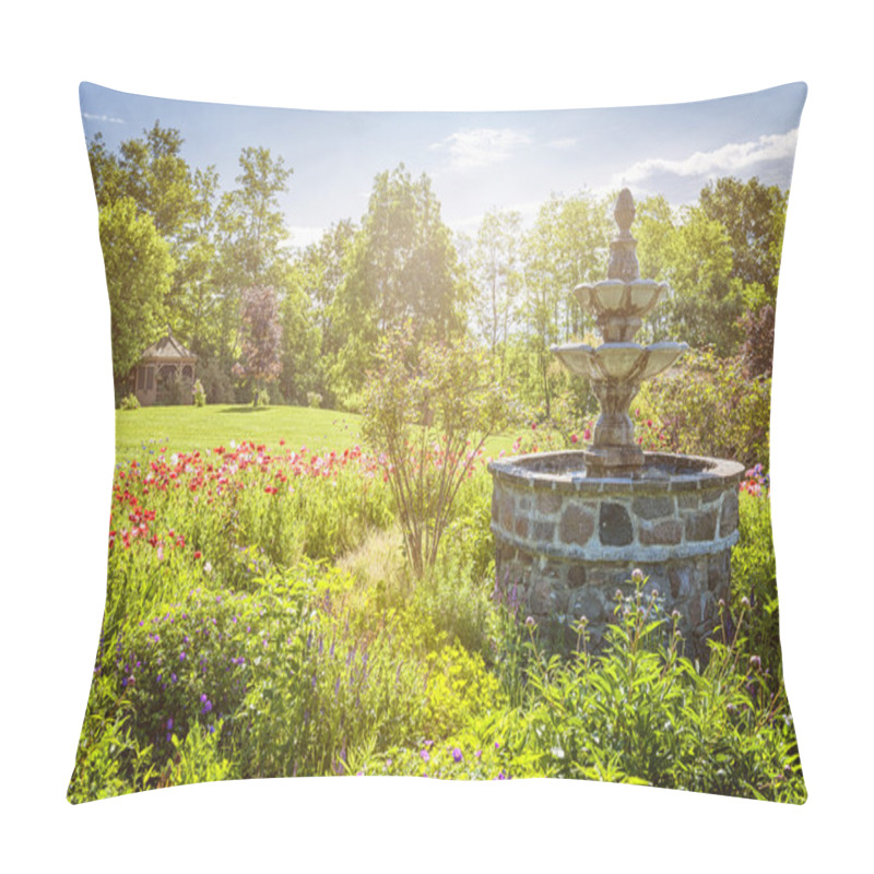 Personality  Garden With Fountain And Gazebo Pillow Covers