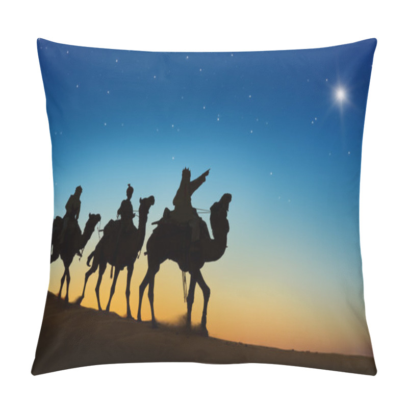 Personality  Three Wise Men Looking At Star Pillow Covers