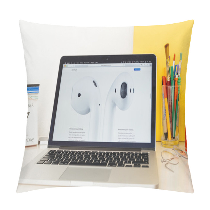 Personality  Apple Computers Website Showcasing The Tap To Siri Pillow Covers