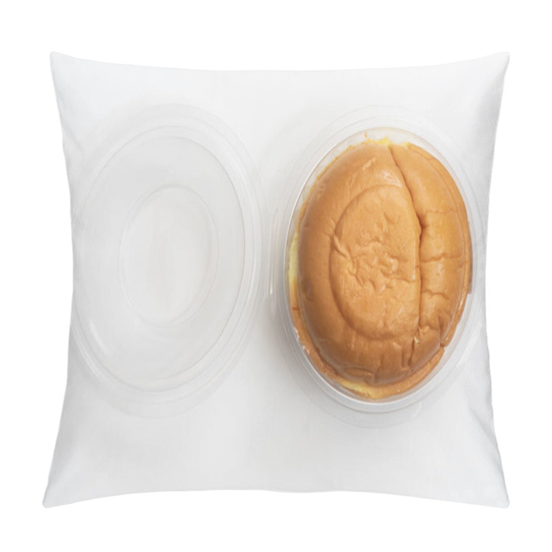 Personality  Top View Of Round Butter Bun Packaged In A Transparent Plastic Container, Set Against A Clean White Background. Ideal For Bakery Promotions, And Food Packaging Designs. Pillow Covers