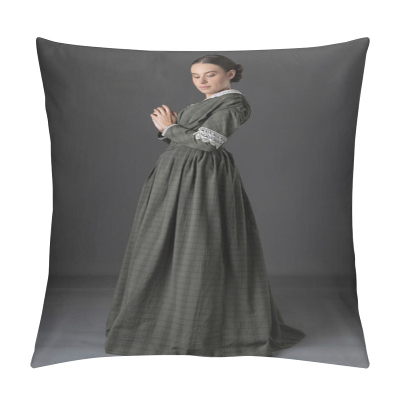 Personality  A Working Class Victorian Woman Wearing A Dark Green Checked Bodice And Skirt With A Lace Collar And Standing Against A Grey Studio Backdrop Pillow Covers