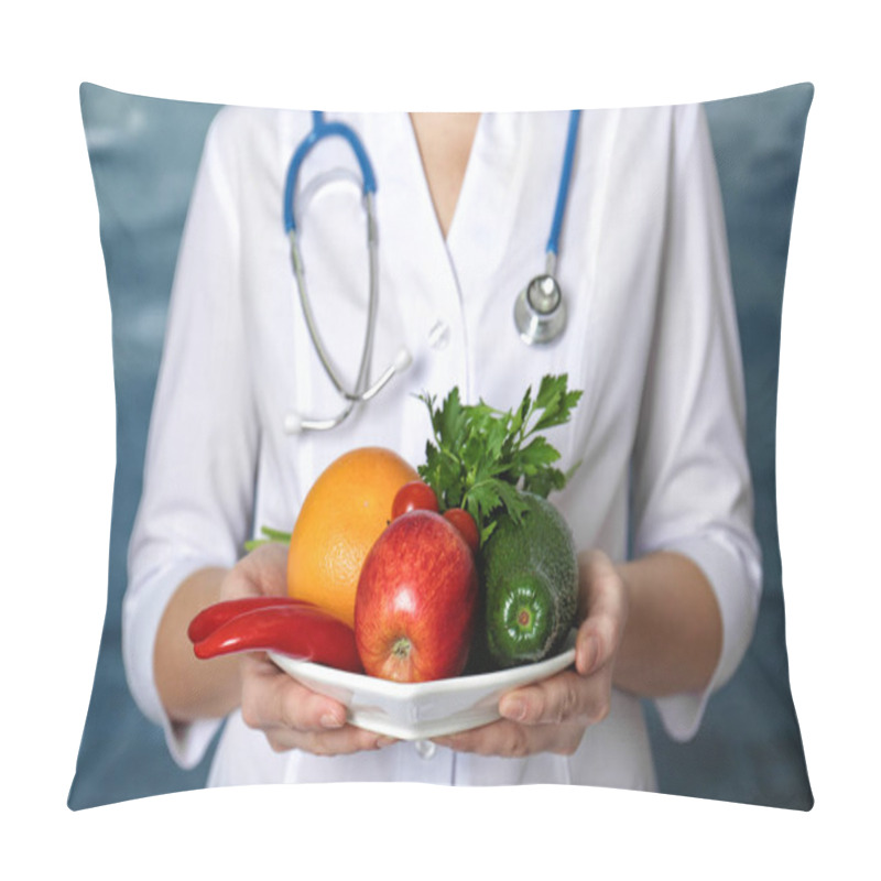 Personality  Doctor Holding Plate With Healthy Foods Pillow Covers