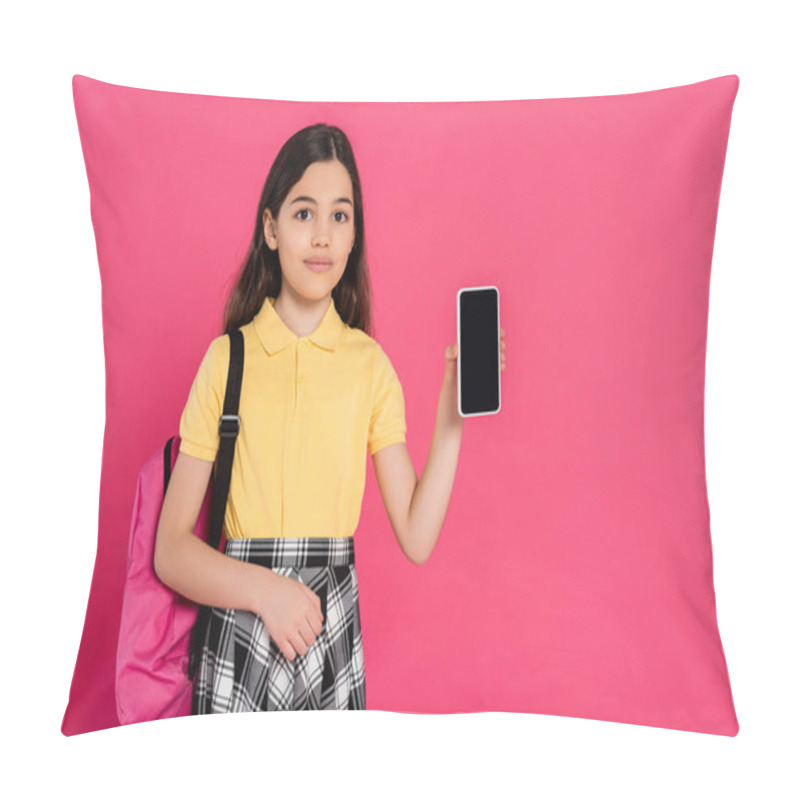 Personality  Brunette Schoolgirl Holding Smartphone With Blank Screen And Looking At Camera On Pink Background Pillow Covers