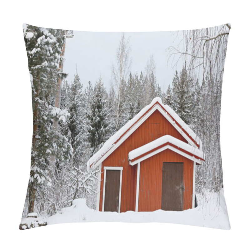 Personality  Small Red Cabin In The Middle Of Winter Wonderland Pillow Covers