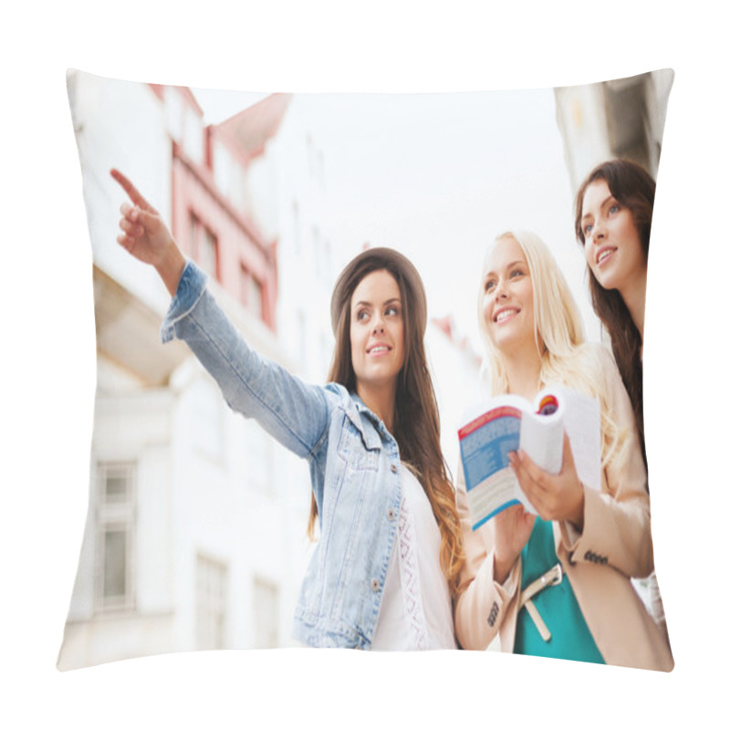 Personality  Beautiful Girls Looking For Direction In The City Pillow Covers