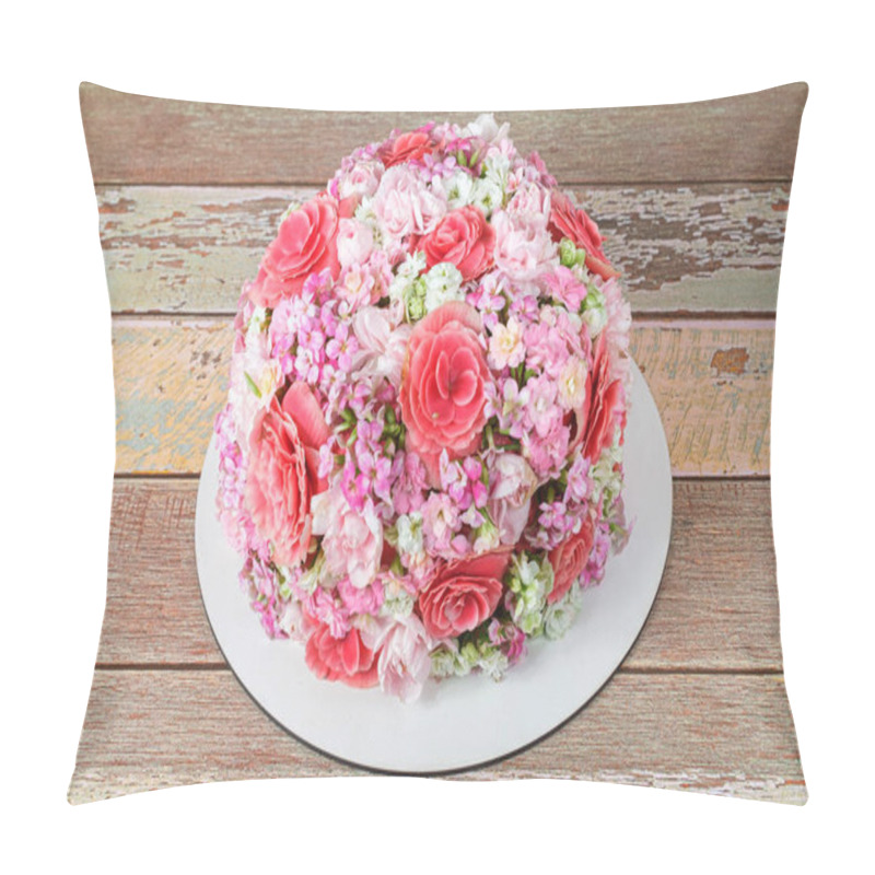 Personality  Vanilla Cake Covered With Edible Kalanchoe Flowers. Pillow Covers