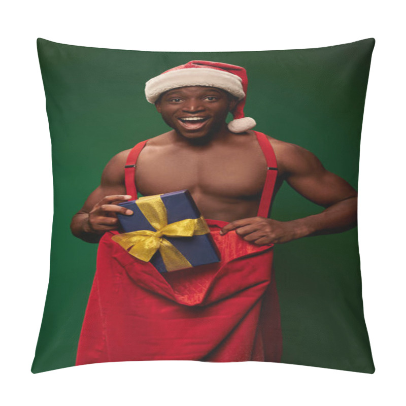 Personality  Excited Athletic African American Man In Santa Hat With Christmas Bag And Gift Box On Green Backdrop Pillow Covers