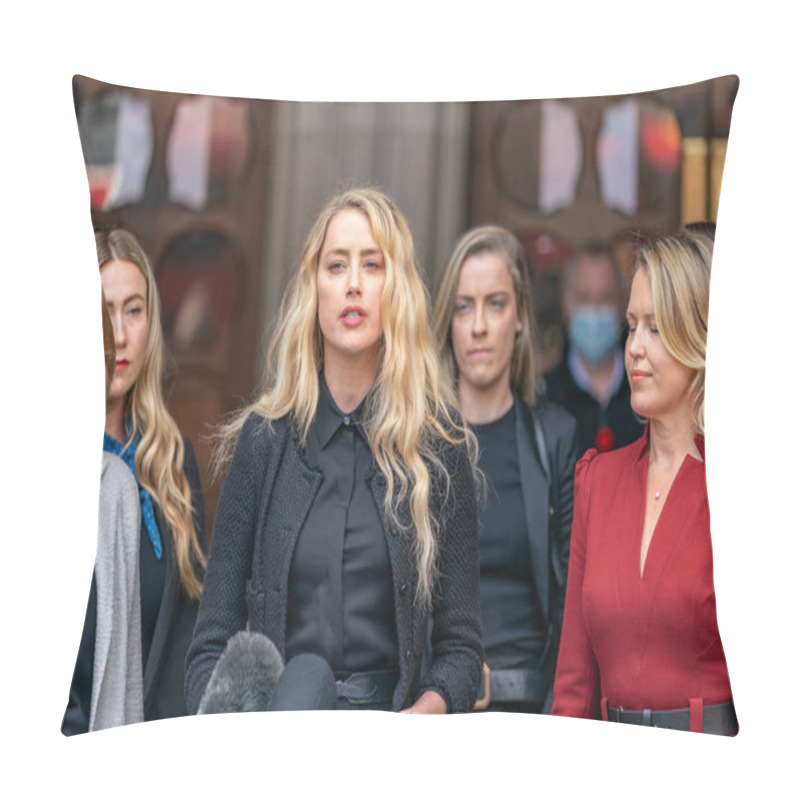 Personality  LONDON, ENGLAND - JULY 28, 2020: Amber Heard Making A Press Statement Outside The Royal Court Of Justice In The Johnny Depp Defamation Libel Trial Against The Sun Newspaper - 492 Pillow Covers