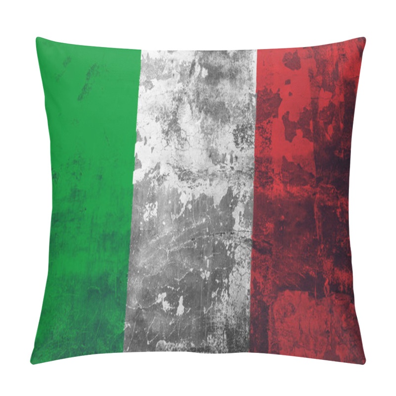 Personality  National Flag Of Italy On The Background Of The Old Wall Covered With Peeling Paint Pillow Covers