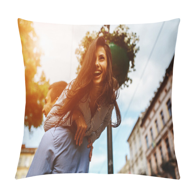 Personality  Couple Have Fun In The City Pillow Covers