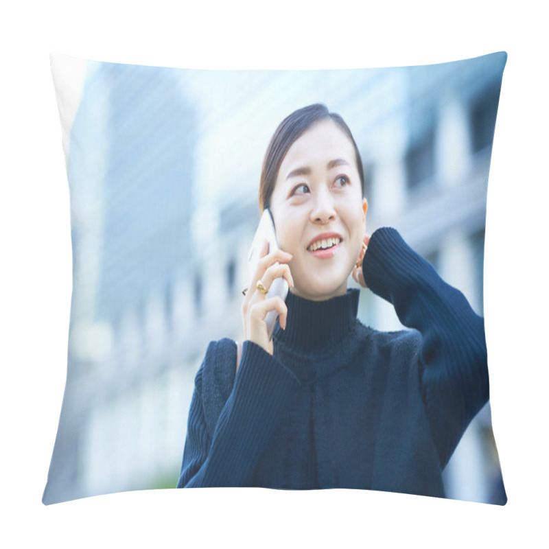 Personality  Asian Woman Talking On Smartphone Outdoors Pillow Covers