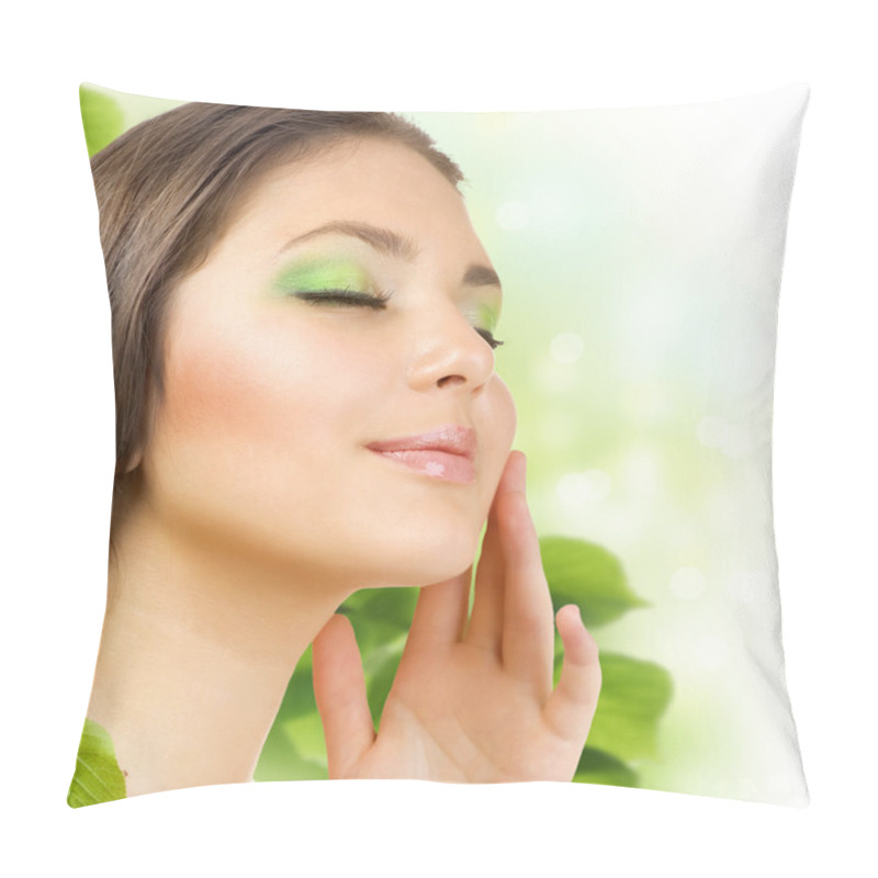 Personality  Spring Beauty Outdoors Applying The Natural Cosmetics. Perfect S Pillow Covers