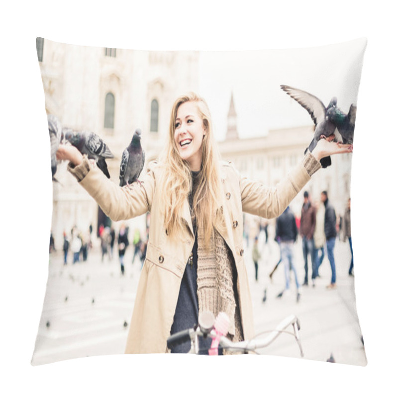 Personality  Woman Playing With Pigeons Pillow Covers