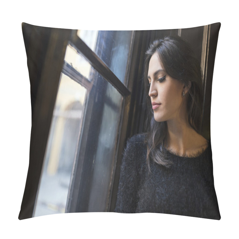 Personality  Pretty Woman Looking Out The Window Pillow Covers