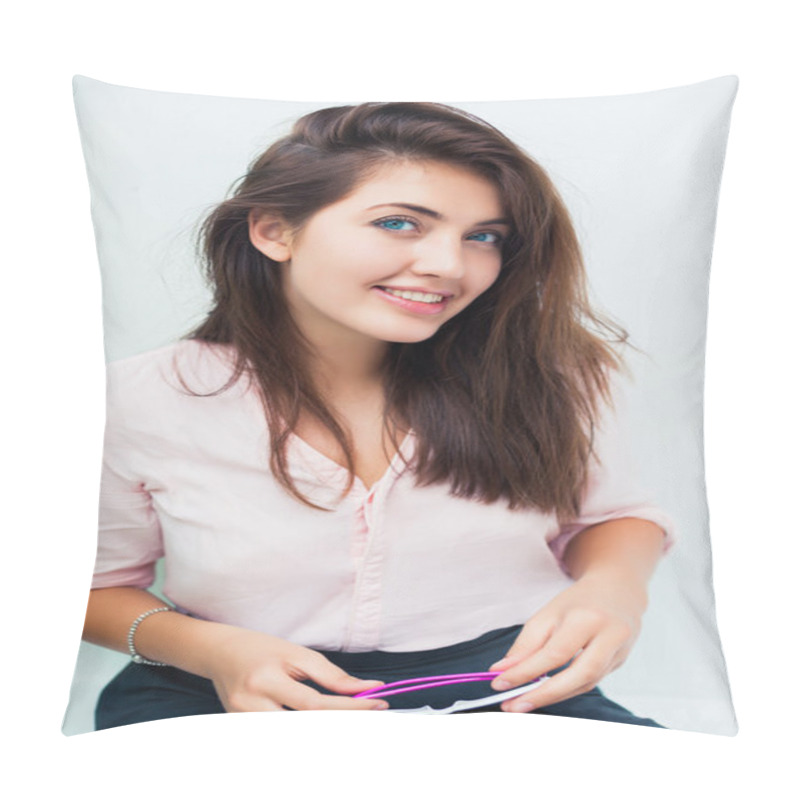 Personality  Beautiful Girl With Pink Glasses Pillow Covers