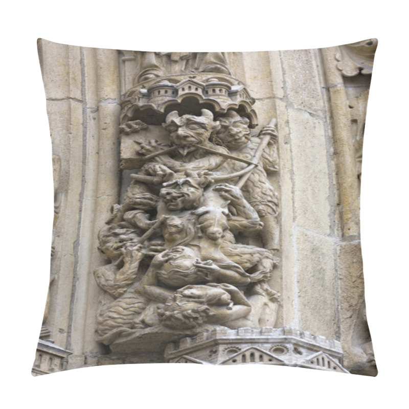 Personality  Notre Dame De Paris Pillow Covers