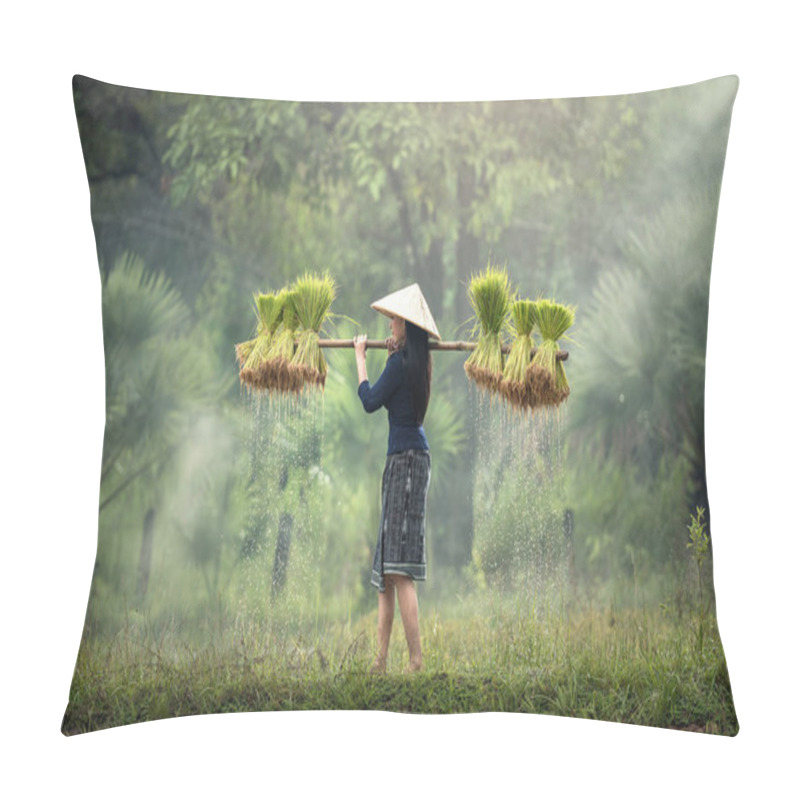 Personality  Woman Farmers Grow Rice In The Rainy Season. Pillow Covers