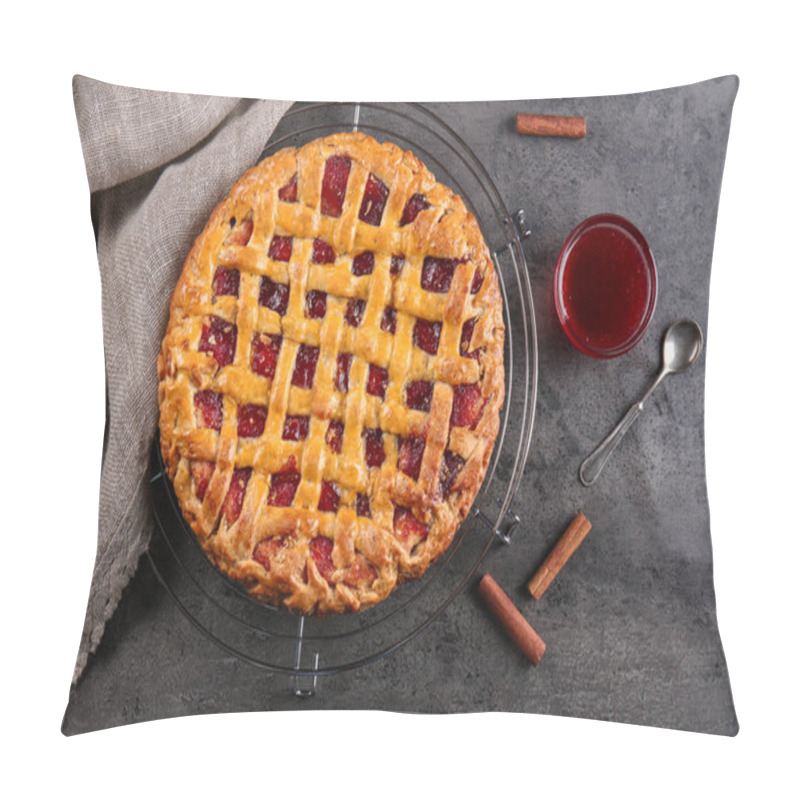 Personality  Metal Stand With Delicious Berry Pie Pillow Covers