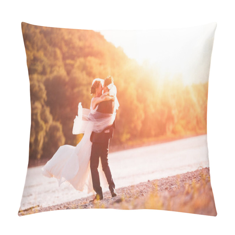 Personality  Just Married Couple Spinning On Beach Riverside Background Pillow Covers