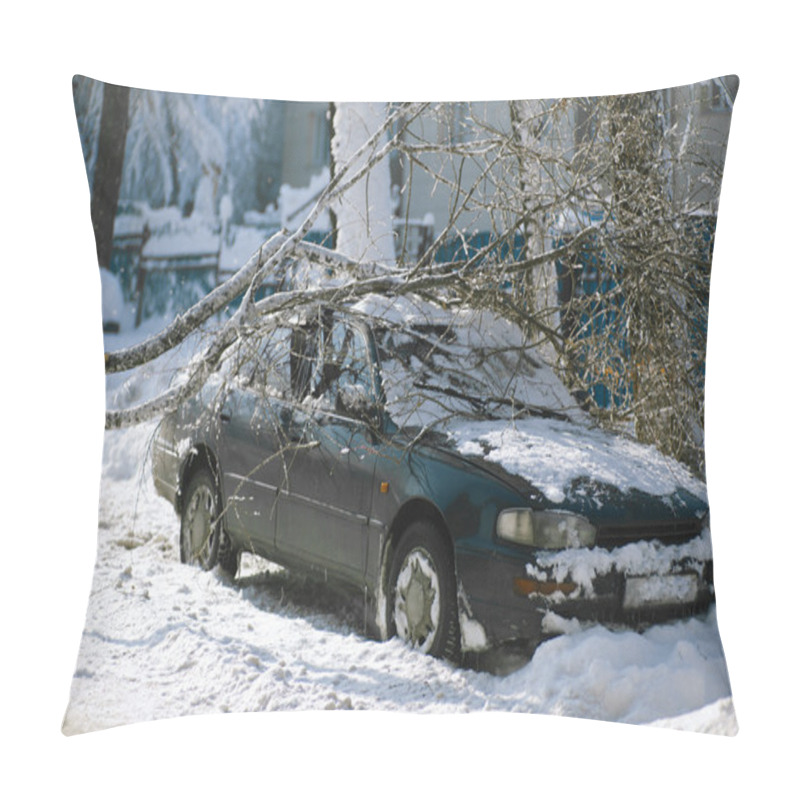 Personality  A Winter Storm Buries Cars Parked Along A Street Pillow Covers