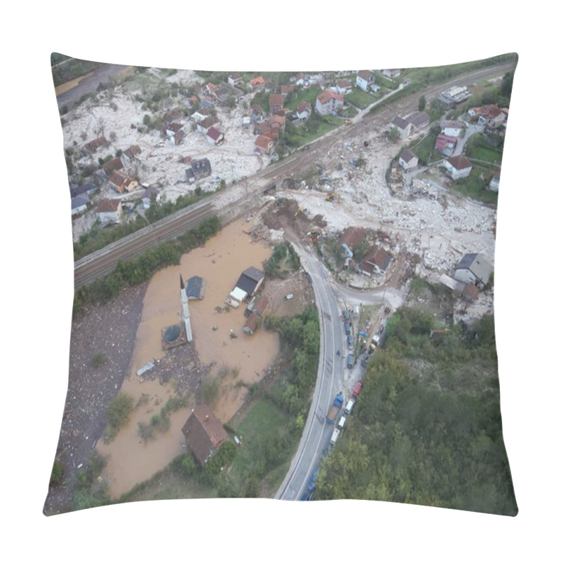 Personality  Jablanica, Donja Jablanica, Bosnia And Herzegovina - October 4th, 2024: Aerial View Of Devastating Landslide And Flooding Pillow Covers