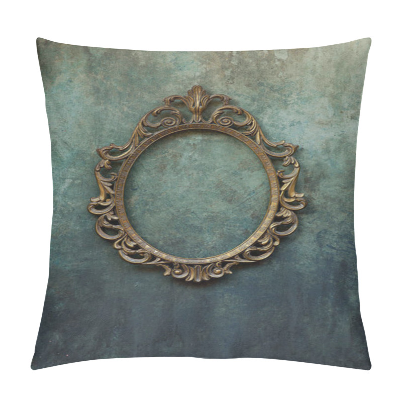 Personality  Metal Oval Frame On A Wall Pillow Covers